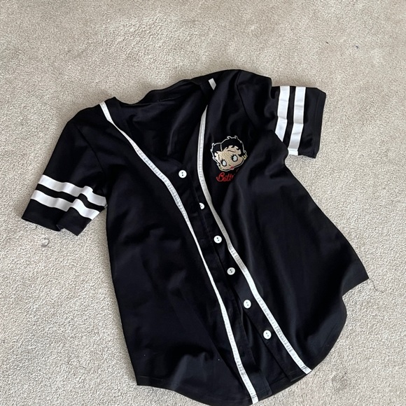 Betty Boops Black and White Jersey - Picture 2 of 4